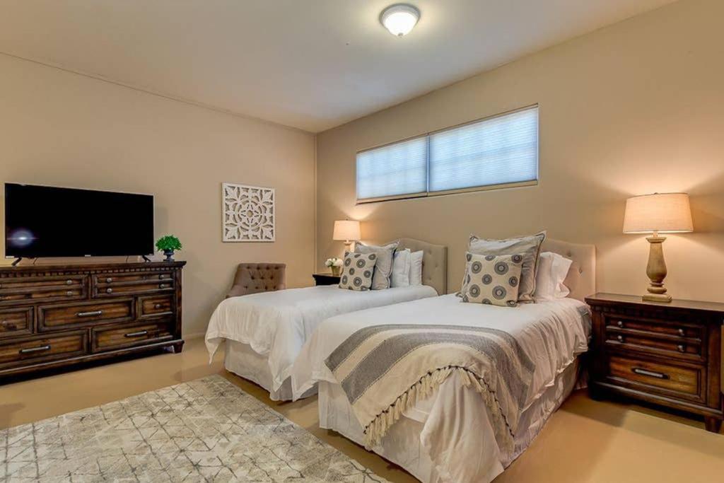 Estate Style Oasis 6bdrm, 5.5 Bath Heated Pool With Misters Pousada