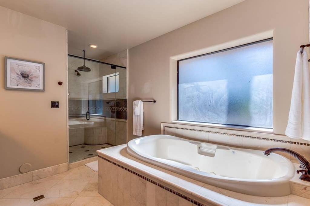 Estate Style Oasis 6bdrm, 5.5 Bath Heated Pool With Misters Pousada